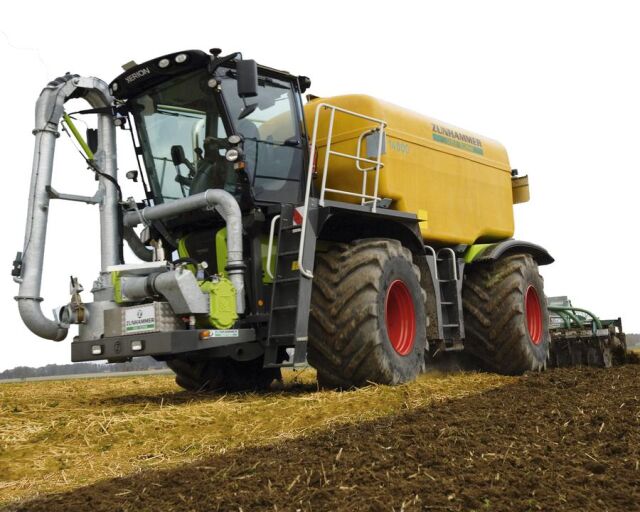 Claas Xerion 3300 SADDLE TRAC