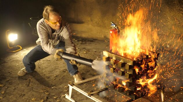  Andreas Westberg släcker med sin egen innovation Firemill.