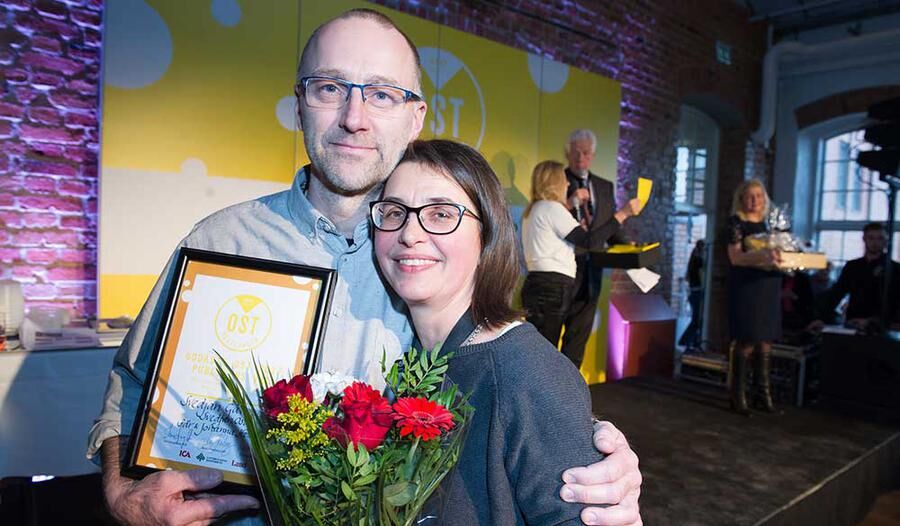 Lars och Johanna Hellström från Svedjan ost som vann publikpriset på Ostfestivalen. Foto: John Guthed.