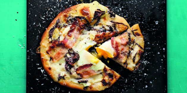 Pizza bianca med pancetta & radicchio