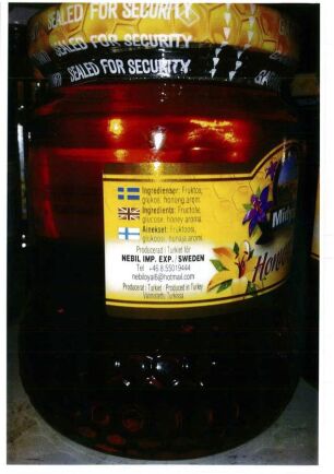 I juni 2013 stoppades omkring 19 000 kilo falsk honung av svenska myndigheter. "Honungen", importerad från Turkiet, var en sirapslösning med smakämnen.
