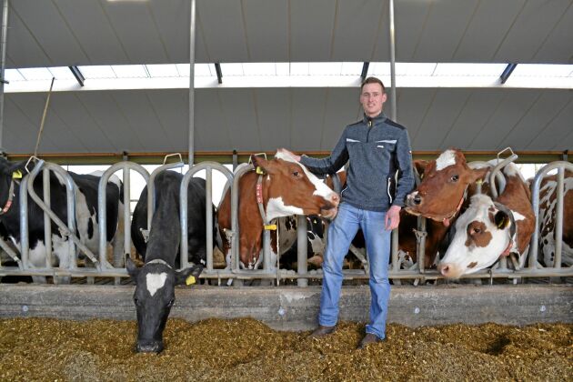  Ivo Hermanussen driver Barendonk Holsteins med sin far och bror. ”Den största utmaningen är att kunna skriva av våra investeringar”, säger han och förklarar att produktionskostnaden per kilo mjölk inklusive arbete och robotkostnad är 34,5 eurocent. För mjölken får han 36,5 eurocent per kilo.