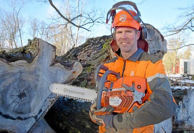  Erik Hjärtfors, skogsägare och träförädlare tycker att man ska börja efterfråga svenskt lövträ.