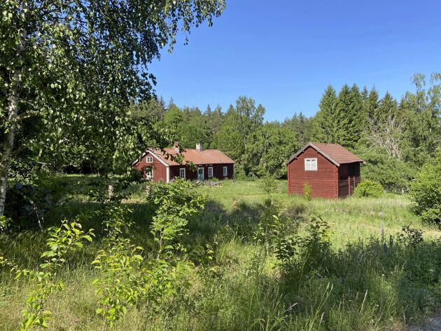  Greta Garbos härstammar från gården Fall på Asby udde i Ydre kommun. Numera finns bara ett övergivet boningshus kvar. 