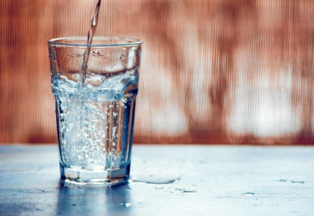  Kolsyrat vatten – hälsosamt eller skadligt? Myterna är många kring drycken.
