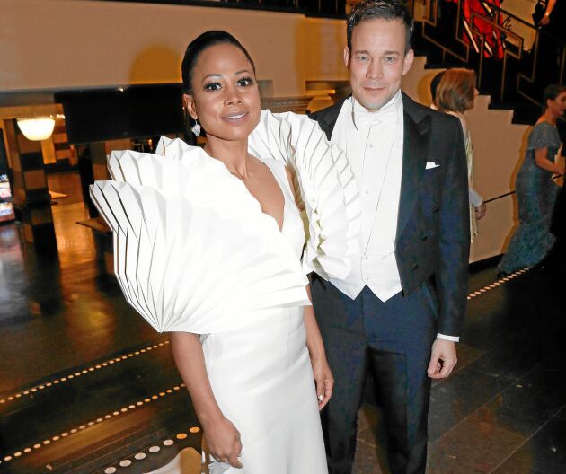  Alice med sin man, skådespelaren Johannes Kuhnke på Nobelfestesten 2017.