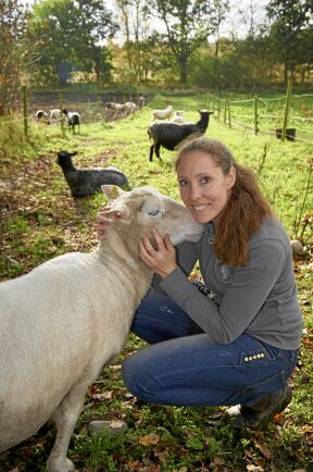  Sara är utbildad djurvård och har god koll på hur hennes djur mår.