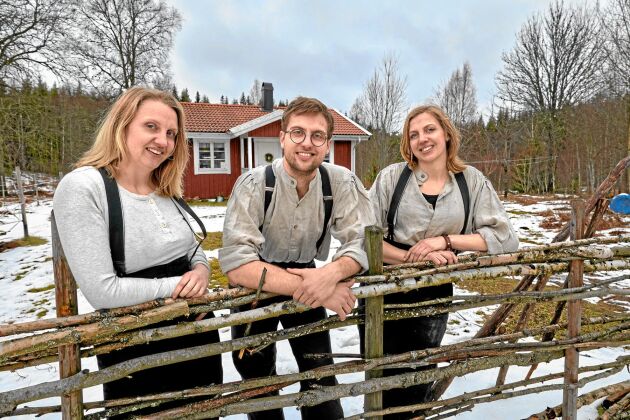  Syskonen Emelie, Lenny och Mikaela, 32, 30 och 34 år, tog över pappas smedja i småländska Äskås.