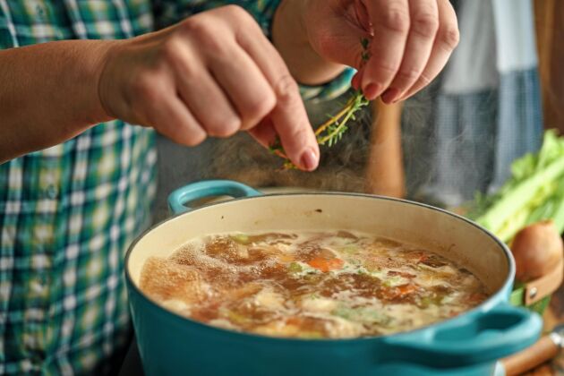  En buljong kan koka klart i koklådan. Tänk på att det behövs mindre vätska eftersom inget avdunstar.