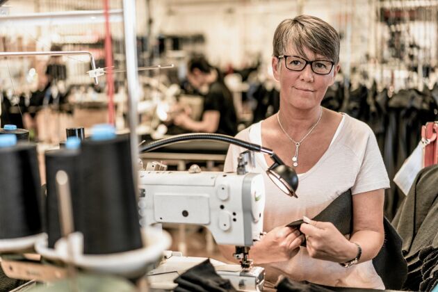  Sömmerskan Monika Heldorsson arbetar på Woolpower i Östersund som nu expanderar stort.