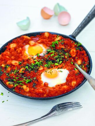  Ägg i skärseld är ett dramatiskt katolskt namn för ägg som bakas i tomatsås. 