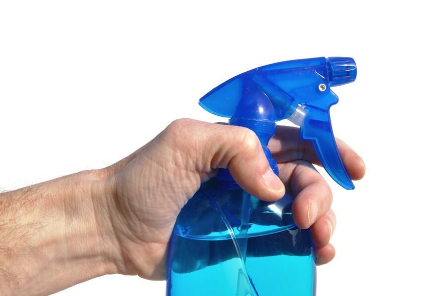 Spray cleaning bottle