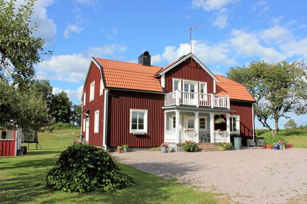  Huset på gården där familjen Haglund bor, ligger nära prästgården.