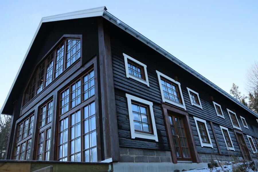 Familjen Gustafsson i Finspång har flyttat en lada och byggt nytt boende