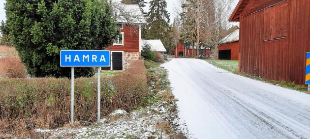  Hamra är en av de fyra byar cirka 4,5 mil nordost om Uppsala som blivit av med sin fiberuppkoppling.